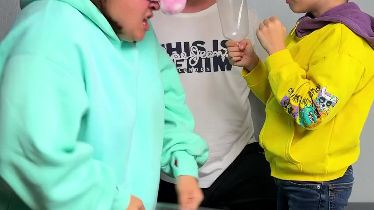 Crazy Challenge 😱😳😂🤪 #damus #tiktok #family #comedy #funny