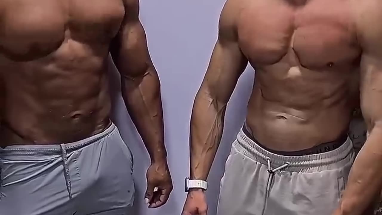 Larry Wheels vs Joesthetics: Who’s playing the Piano chest ?