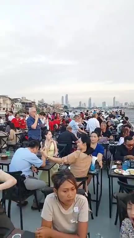 Lunch on a cruise ship is awesome 👌