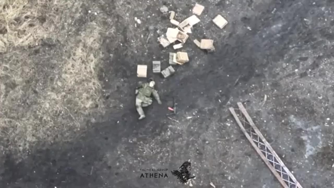 Russian evacuation group is hit by Ukrainian mortar. Casualties seen.