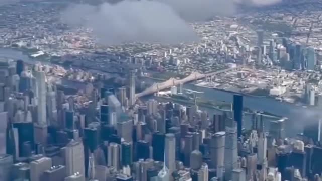 Flying over NYC 🤩 🌏 FOLLOW US TO SEE THE WORLD 🌏