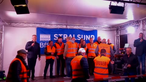 Stralsund - Abschlußworte zur Kundgebung durch Thomas 05-10-2022