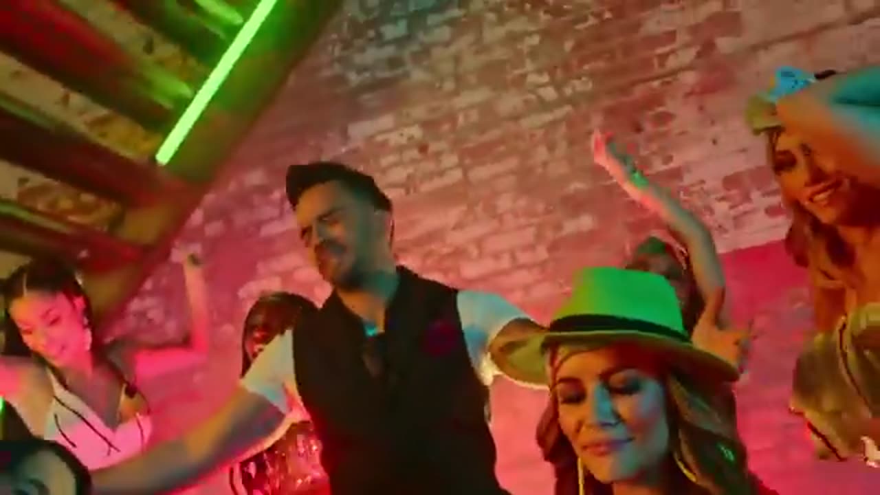 Luis Fonsi, Demi Lovato - Échame La Culpas song