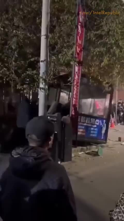 CHINA - Protesters reportedly destroyed COVID testing points in Lanzhou