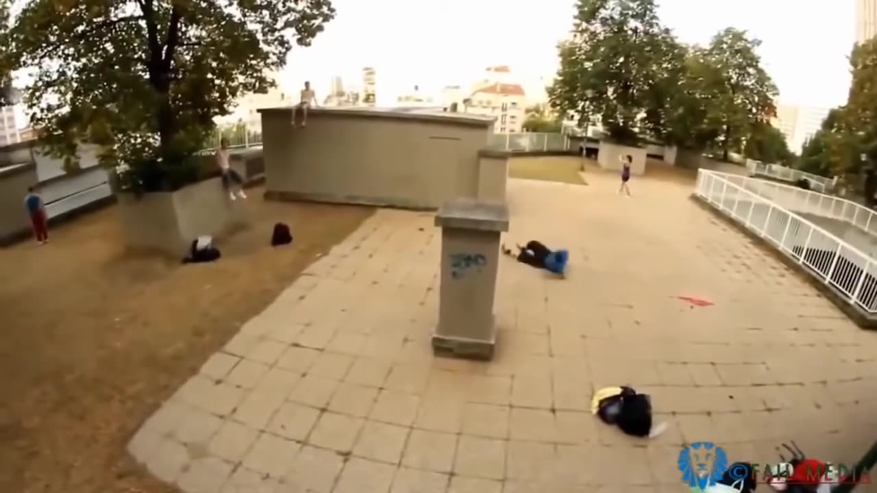 Parkour Madness: Epic Fail Compilation!