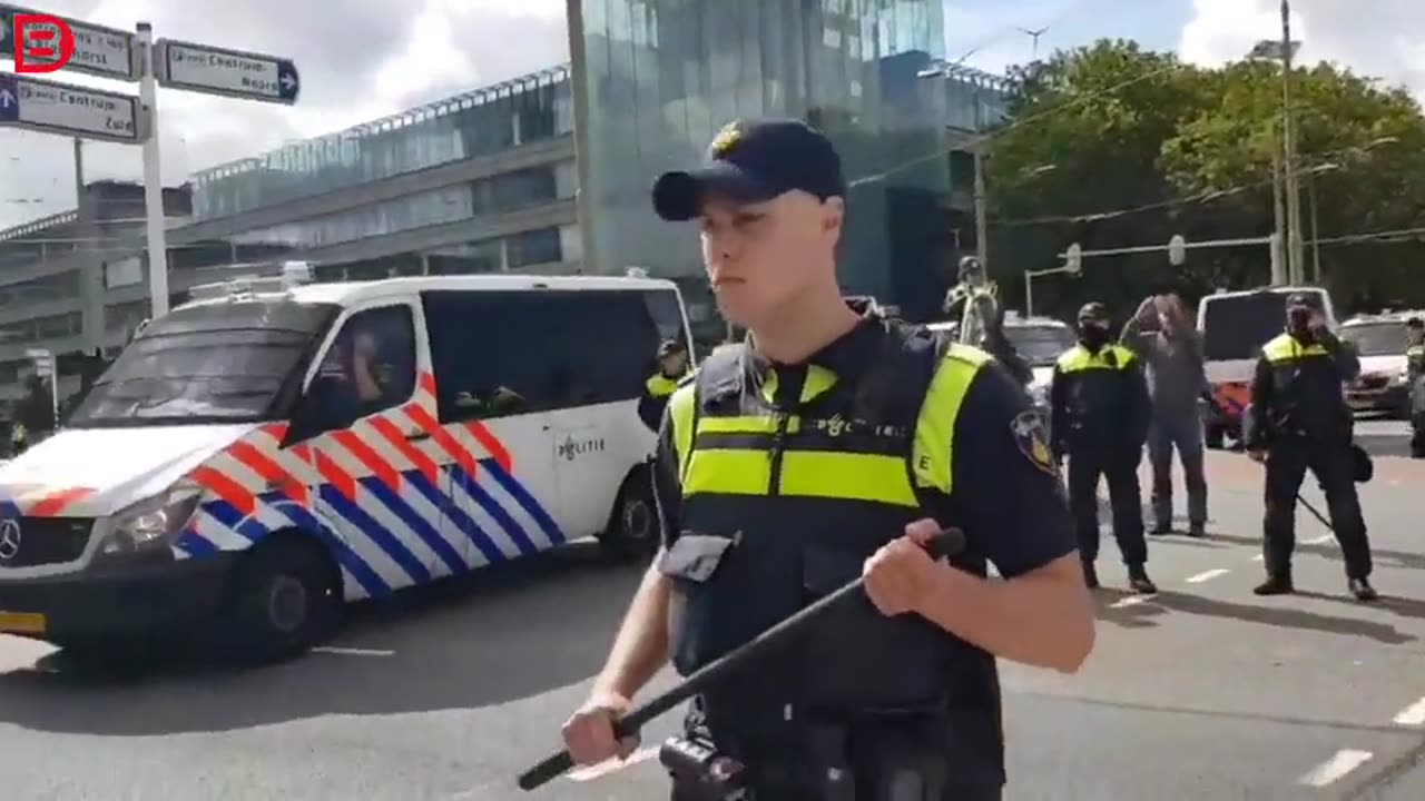 NEDERLANDSE POLITIE SCHAAM U HELEMAAL KAPOT!