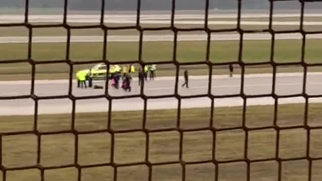 Both runways at Munich Airport closed because "climate chang