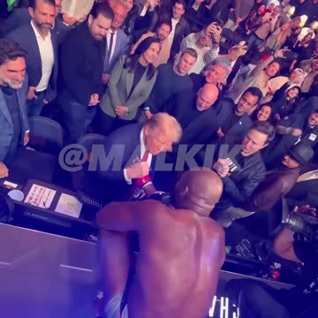 🏆🇺🇸 JON JONES HANDS UFC HEAVYWEIGHT TITLE TO PRESIDENT DONALD TRUMP AT UFC 309
