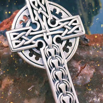 Timeless Elegance: Sterling Silver Celtic Pendant