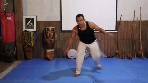 Grupo Alforria - Projeto Capoeira Cultura Brasileira - Aula Negativa com Rolê