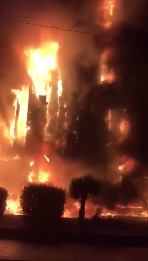 16-Story Trade Center in Karachi Engulfed by Fire
