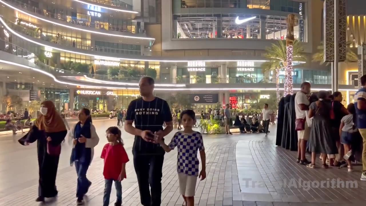 Dubai walk in night