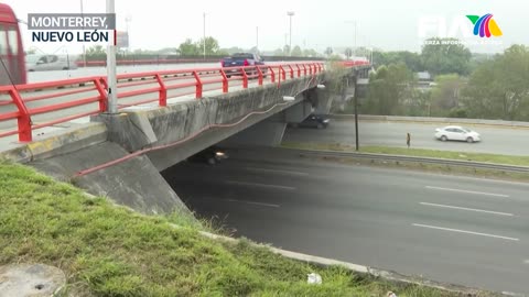 Peatones arriesgan su vida en este puente; hace un mes que cruzan a siete metros de altura