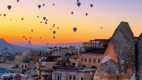 Take everyone to see the romantic hot air balloon