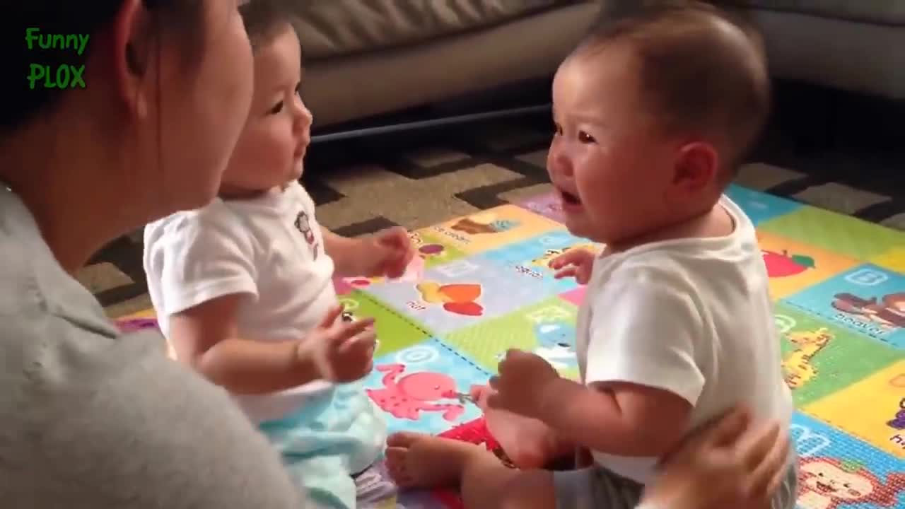 Cute twins reactions, Having fun.