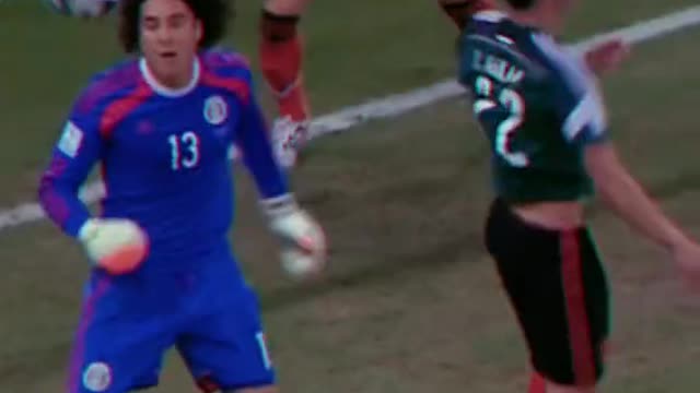 About to score the perfect goal and then... 🤯 #HectorMoreno #Mexico #miseleccionmx