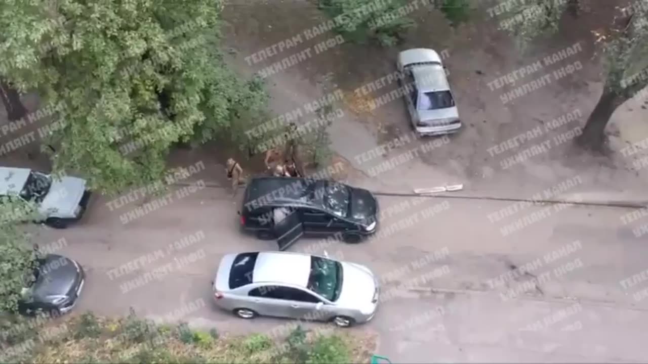 "Help me please" a Ukrainian man screams as he gets abducted by the Zelensky regime's TCC abductors