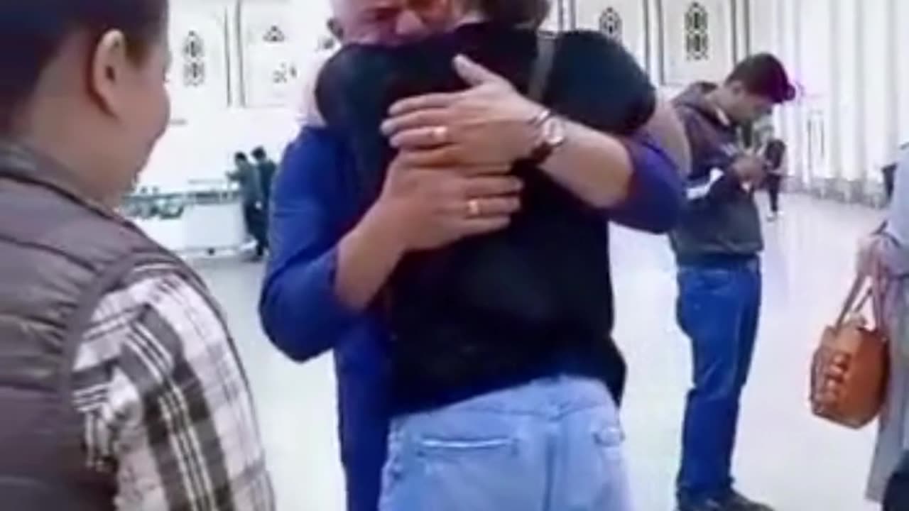 father's nostalgia - Very touching father meeting his son after an absence