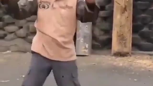 Funny video, Indonesian police throwing sklill