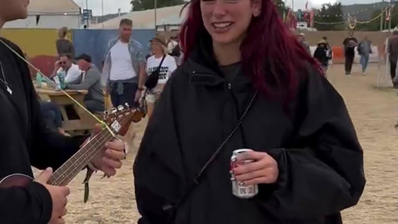 Dua Lipa's reaction to a ukulele busker performing to her goes viral