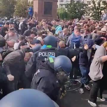 DICTATOR MERKE Massive police violence against peaceful protesters in BERLIN