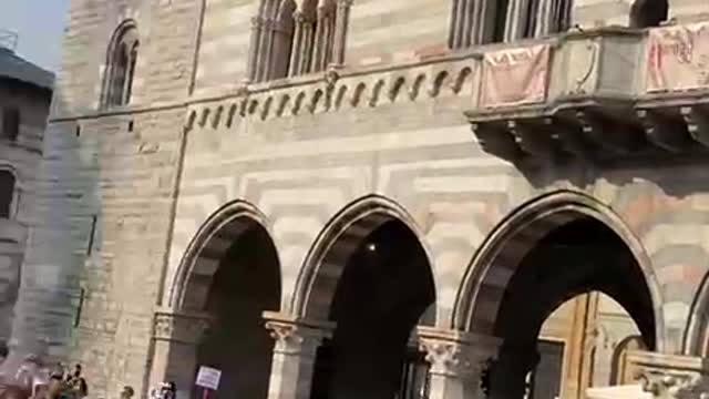 Como piazza Duomo