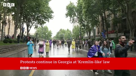 'Kremlin-like' law passed in Georgia as protests continue | BBC News