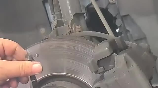 Dismantling and repairing small parts of brake disc