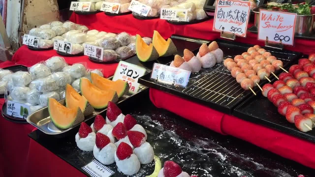 FAMOUS Tamagoyaki Egg Sandwich & Tsukiji Fish Market - Tokyo, Japan