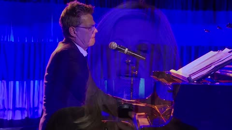 Olivia Newton-John - I Honestly Love You (Live From The Oscars Night 2008)