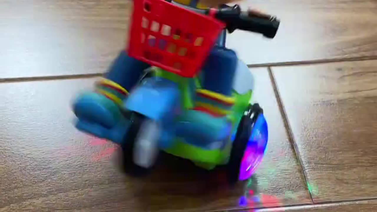 The stunt tricycle my dad bought is so cool. It can ride, sing and spin. #babytoy #electrictoy #toy