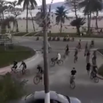 VÍDEO: Bandidos em bicicletas fazem arrastão em praia de SP