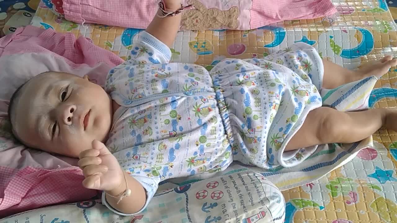 bayi umur 3 bulan ngoceh