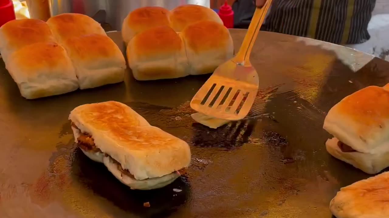 Most Famous Butter Chicken Pav Mumbai #chickenpav #chicken #mumbai #streetfood #ytshorts