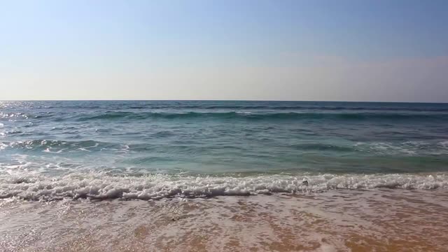 Ocean Waves Crashing On Beach For Sleep & Relaxation