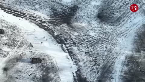 Ukrainian tank fires at the Russians in the trench one after another - the invaders try to escape