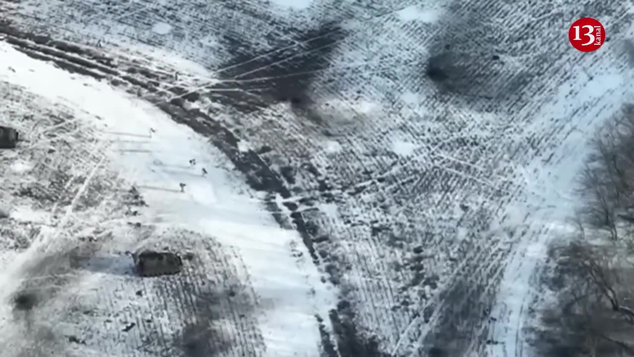 Ukrainian tank fires at the Russians in the trench one after another - the invaders try to escape