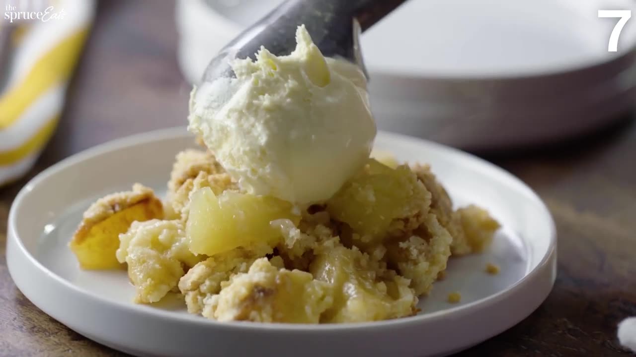 Traditional british apple crumble