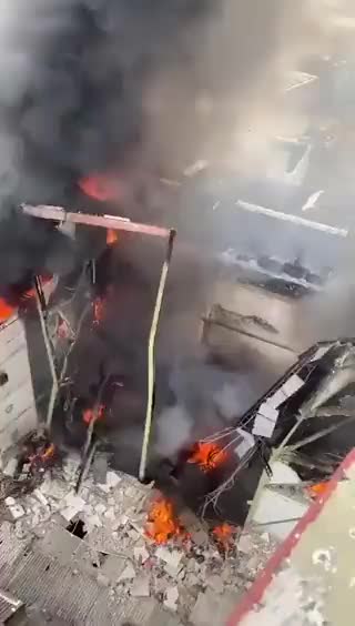 Lojas Americanas pegando fogo Nova Iguaçu. Incêndio atinge loja