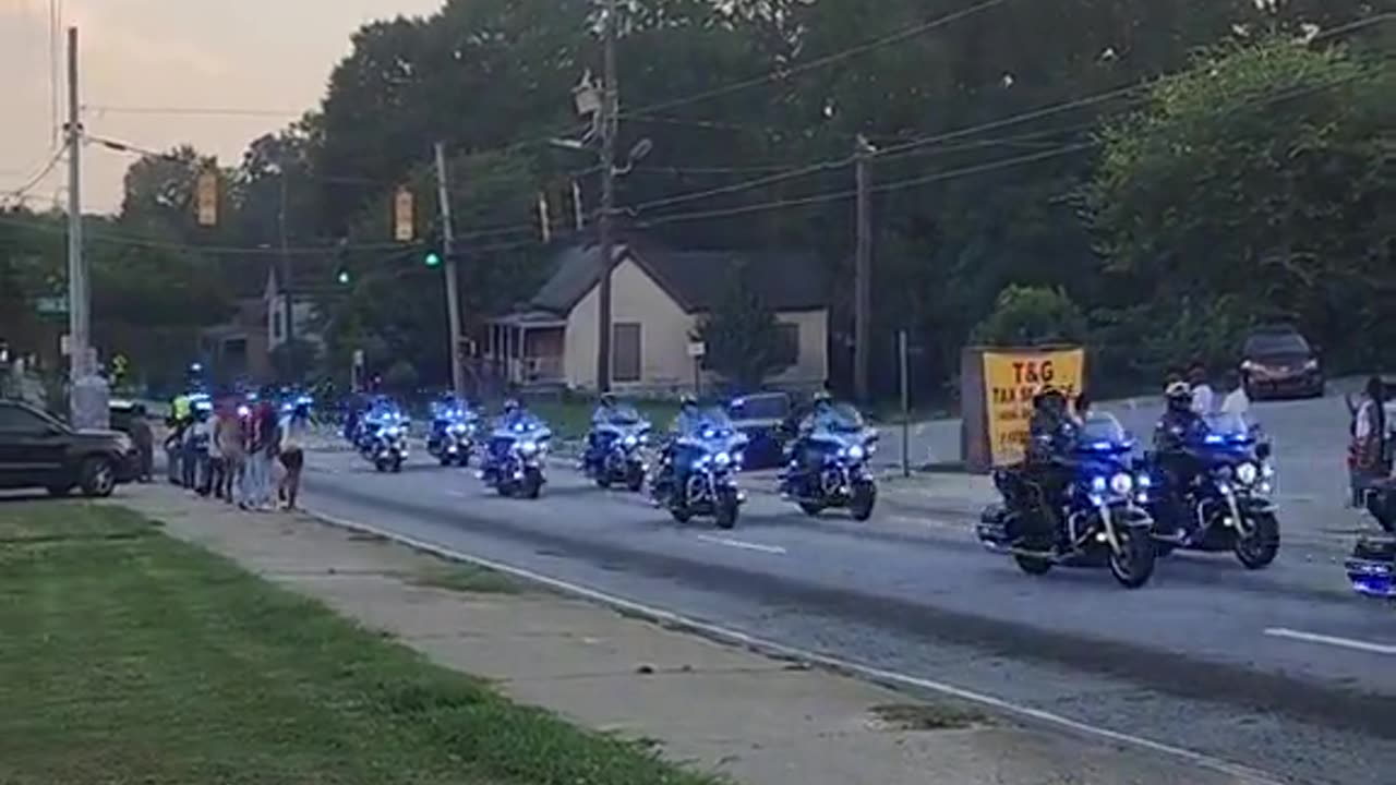 Interesting reaction in Atlanta. Democrat city People screaming “Free Trump”. 😂