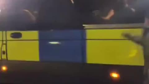 British police run away from Migrants instead of arresting them - 2 Tier policing