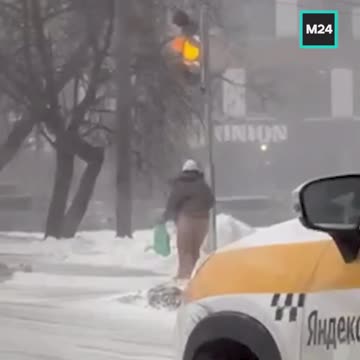 Moon walking to avoid direct cold winds 🤣