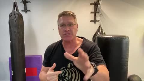 How to stop a violent assault with a bladed weapon