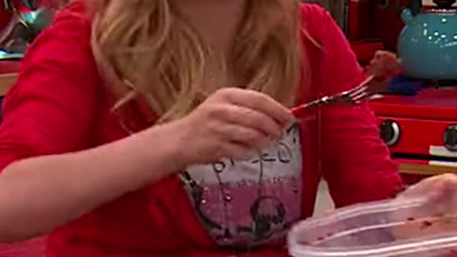 Watching a Sam & Cat Episode in 20 Seconds 👀 | #Shorts