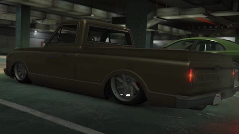 Lowered Truck in The Wild 🔥