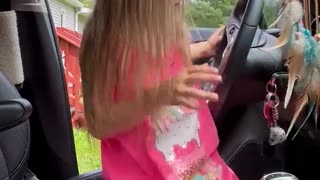 ΠΟΤΕ ΜΗΝ ΑΦΗΝΕΤΕ ΤΑ ΚΛΕΙΔΙΑ ΣΤΟ ΑΜΑΞΙ ΜΑΖΙ ΜΕ ΠΑΙΔΙΑ