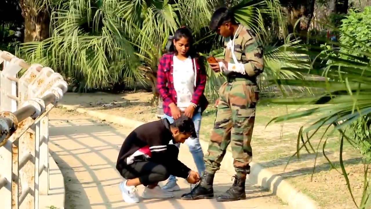 AN INJURED SOLDIER PEOPLE HELP OR NOT || A SOCIAL EXPERIMENT || ARMY PRANK IN INDIA Diary of vipin