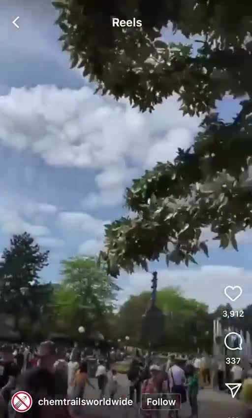 Scie chimiche a forma di pentacolo satanico davanti ...