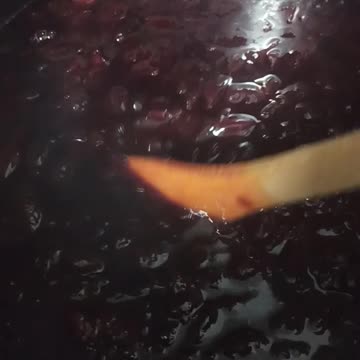 Quick stirring to get proper jam consistency