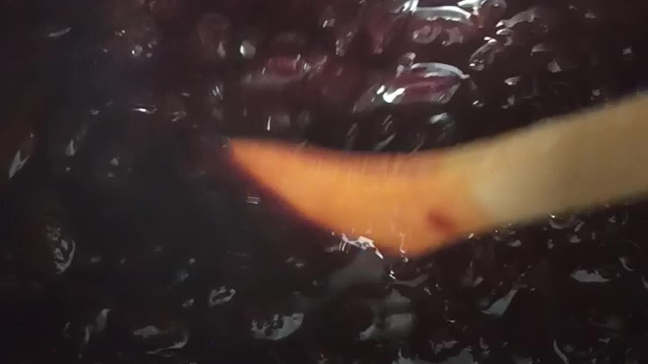 Quick stirring to get proper jam consistency